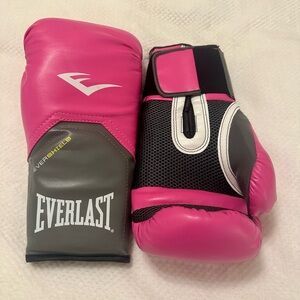 Everlast Pink Boxing Gloves. 12oz